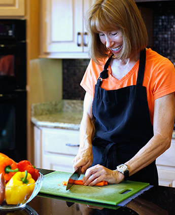 Tucson Personal Chef Maggie preparing a meal for a family